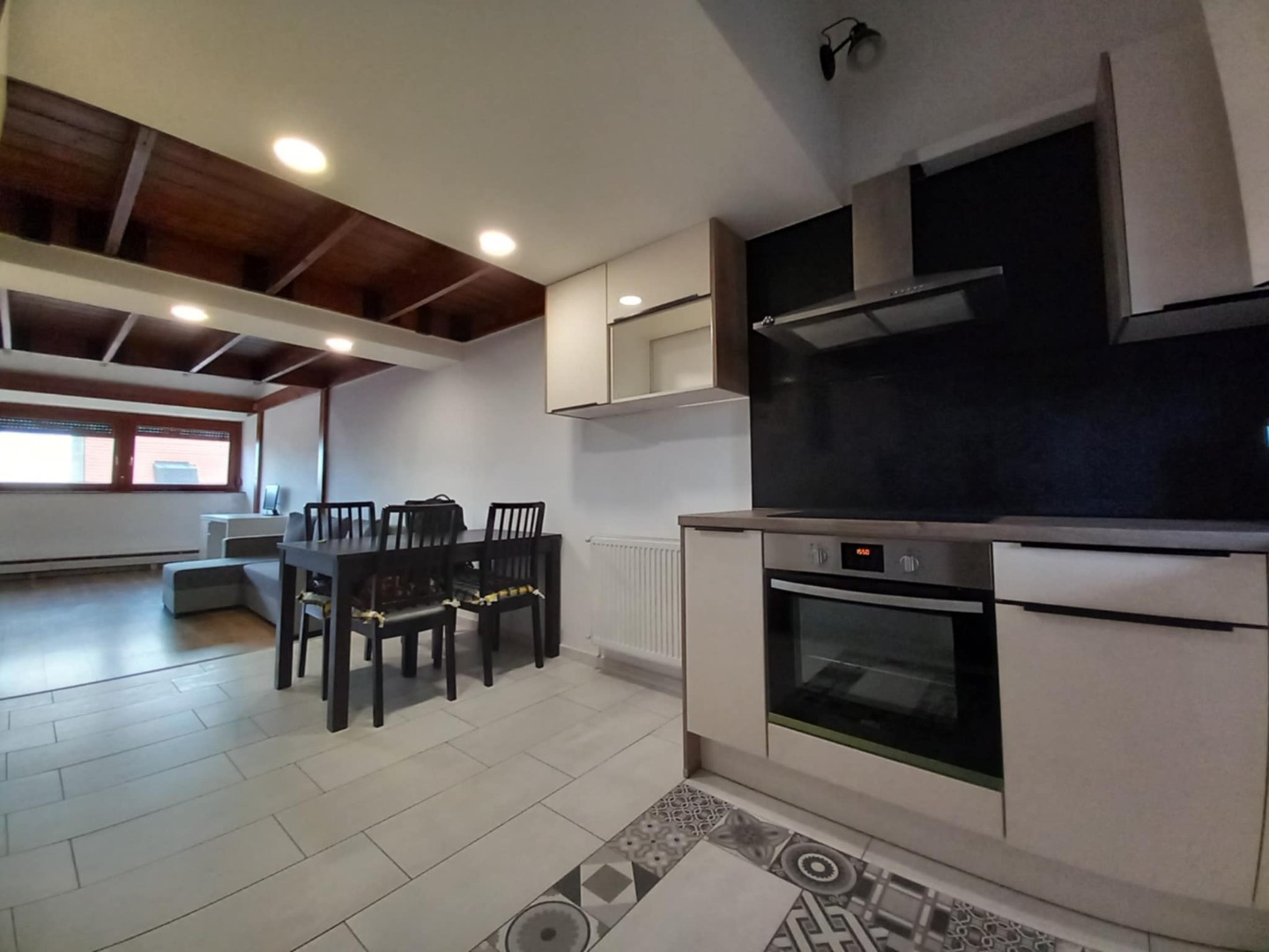 Pécs történelmi belvárosában 3 hálós felújított lakás - Kép 9