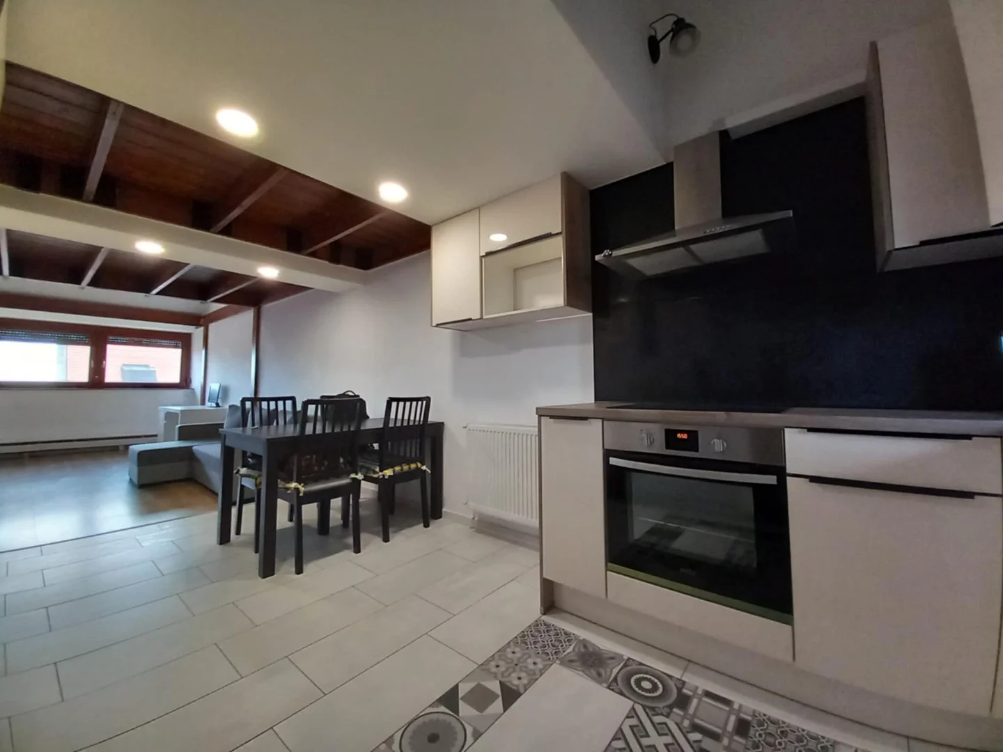 Pécs történelmi belvárosában 3 hálós felújított lakás - Kép 9