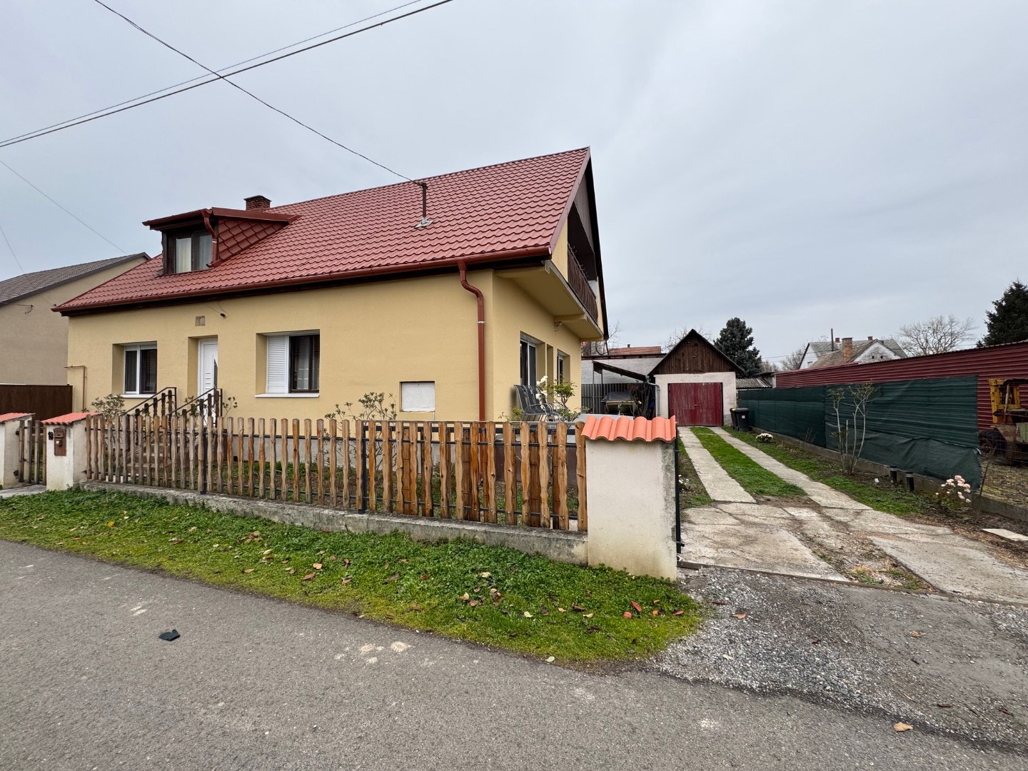 Eladó családi ház garázzsal