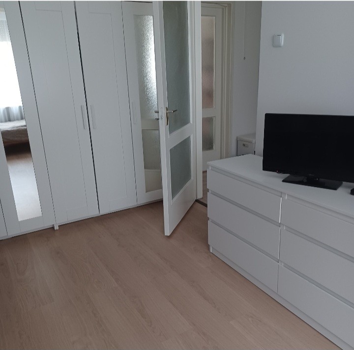 Napfényes magasföldszinti felújított lakás - Kép 8