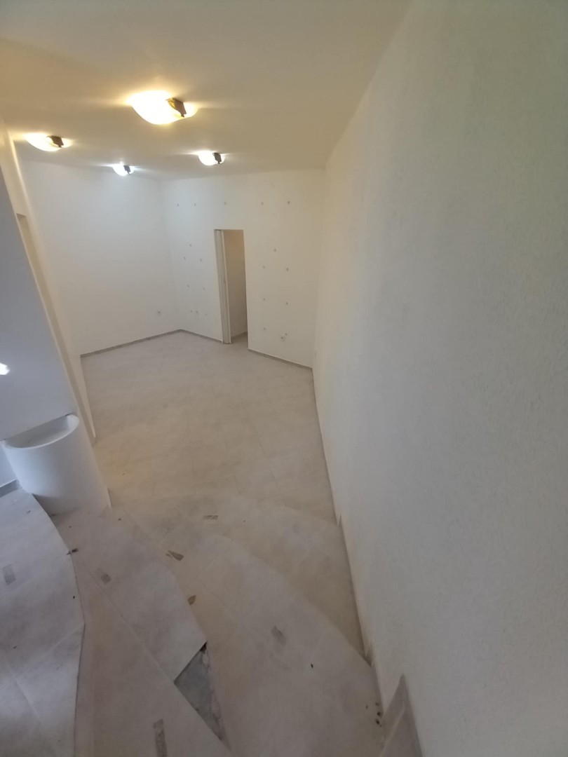 Pécs belvárosában utcafronti üzlethelyiség eladó - Kép 4