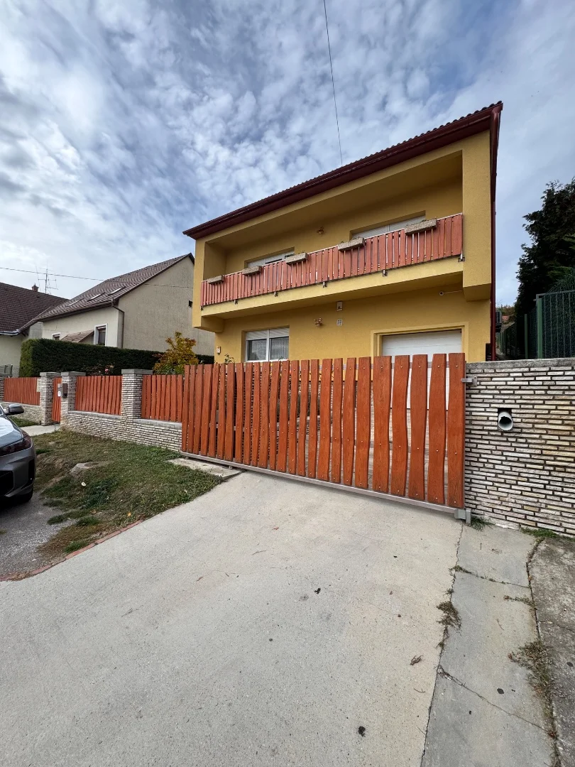 Tettye-park szomszédságában, prémium minőségű 3 lakásos családi ház eladó! - Kép 2