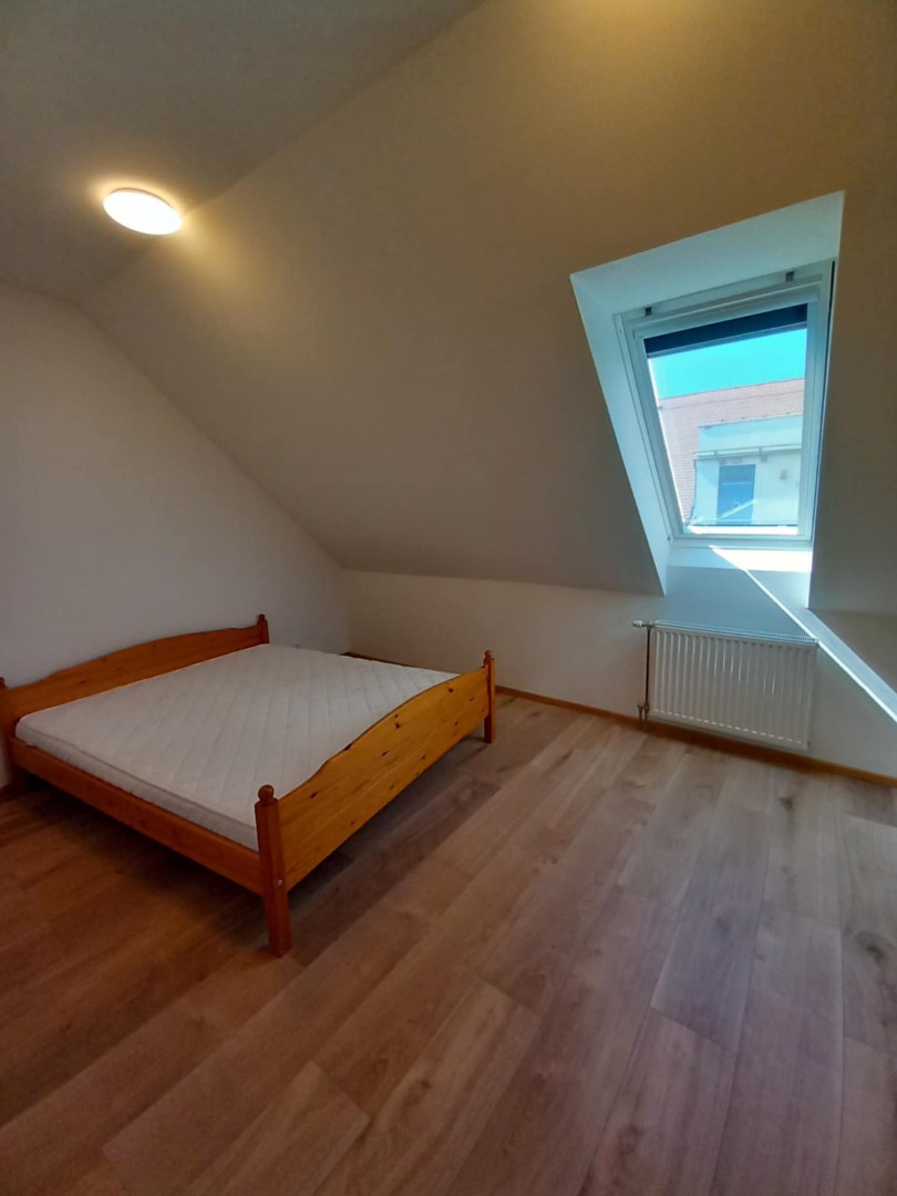 Pécs belvárosában a Barbakán téren 2 hálós lakás kiadó - Kép 8