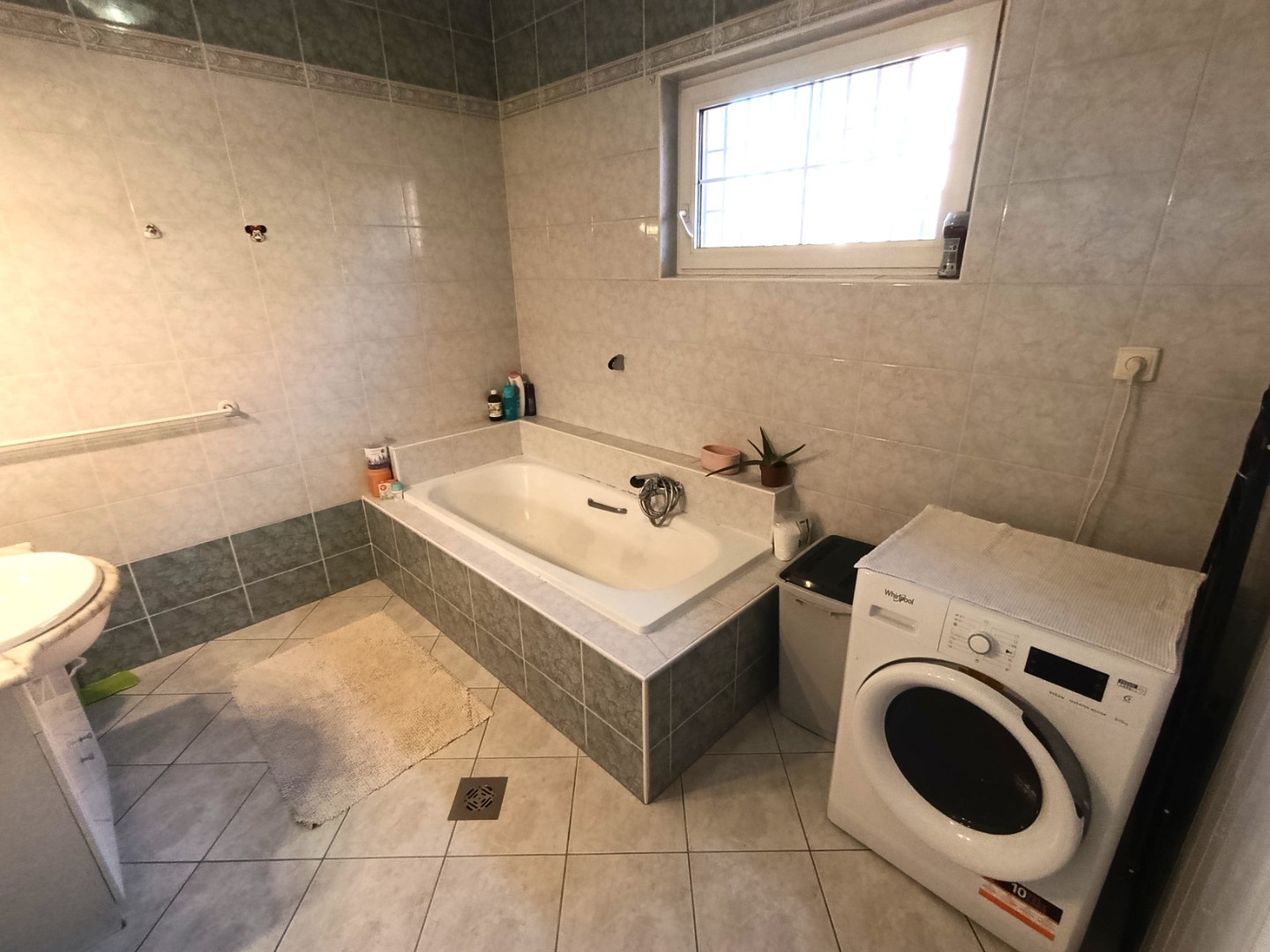 Veresegyház Pamut tó közelében kiváló állapotú, 5 szobás, 2 fürdős, erkélyes, teraszos családi ház - Kép 15