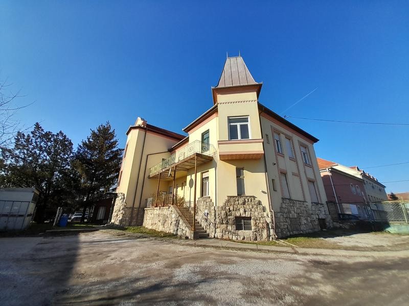 Pécs Belvárosában iroda kiadó