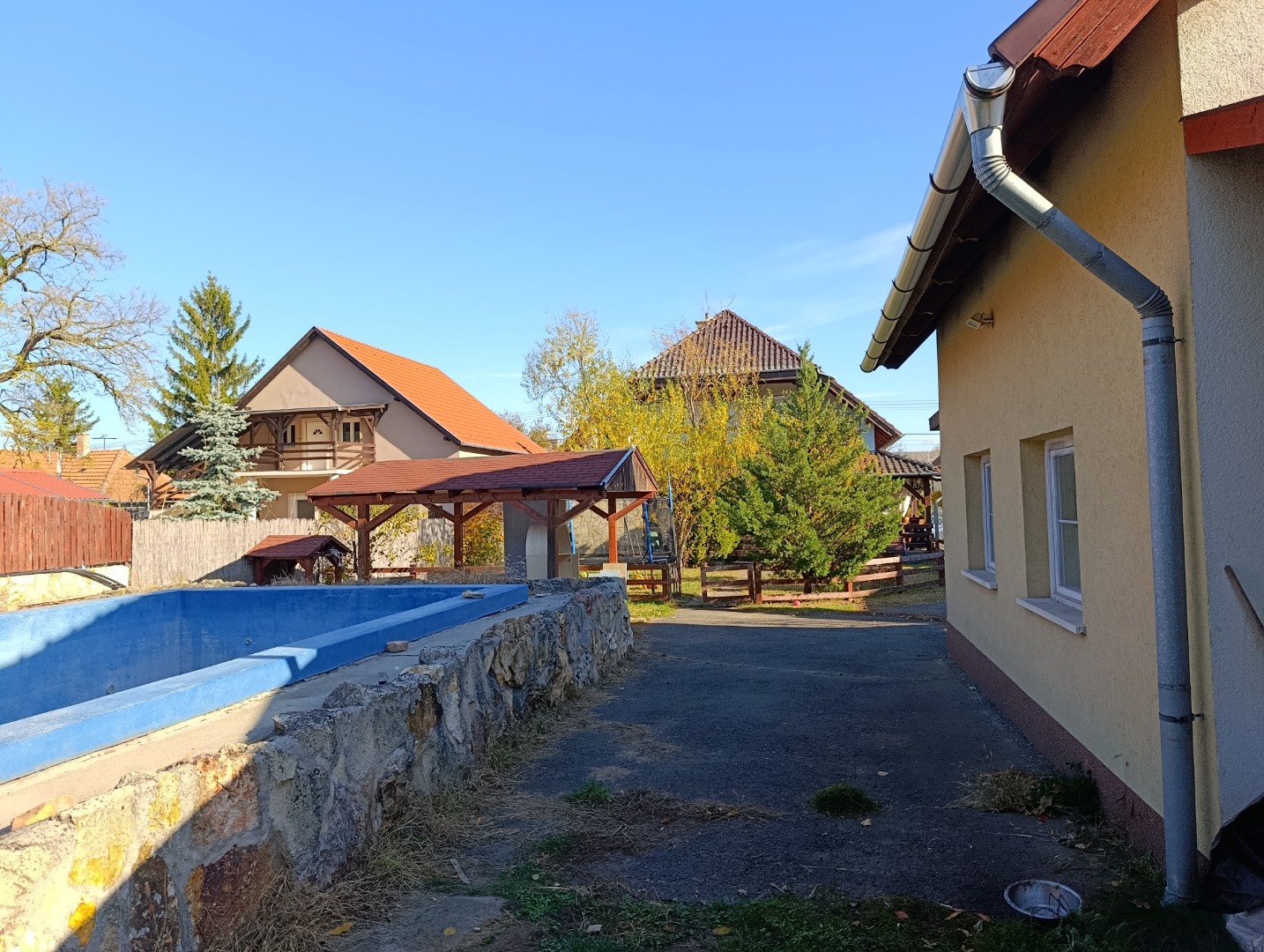 Veresegyház Pamut tó közelében kiváló állapotú, 5 szobás, 2 fürdős, erkélyes, teraszos családi ház - Kép 12