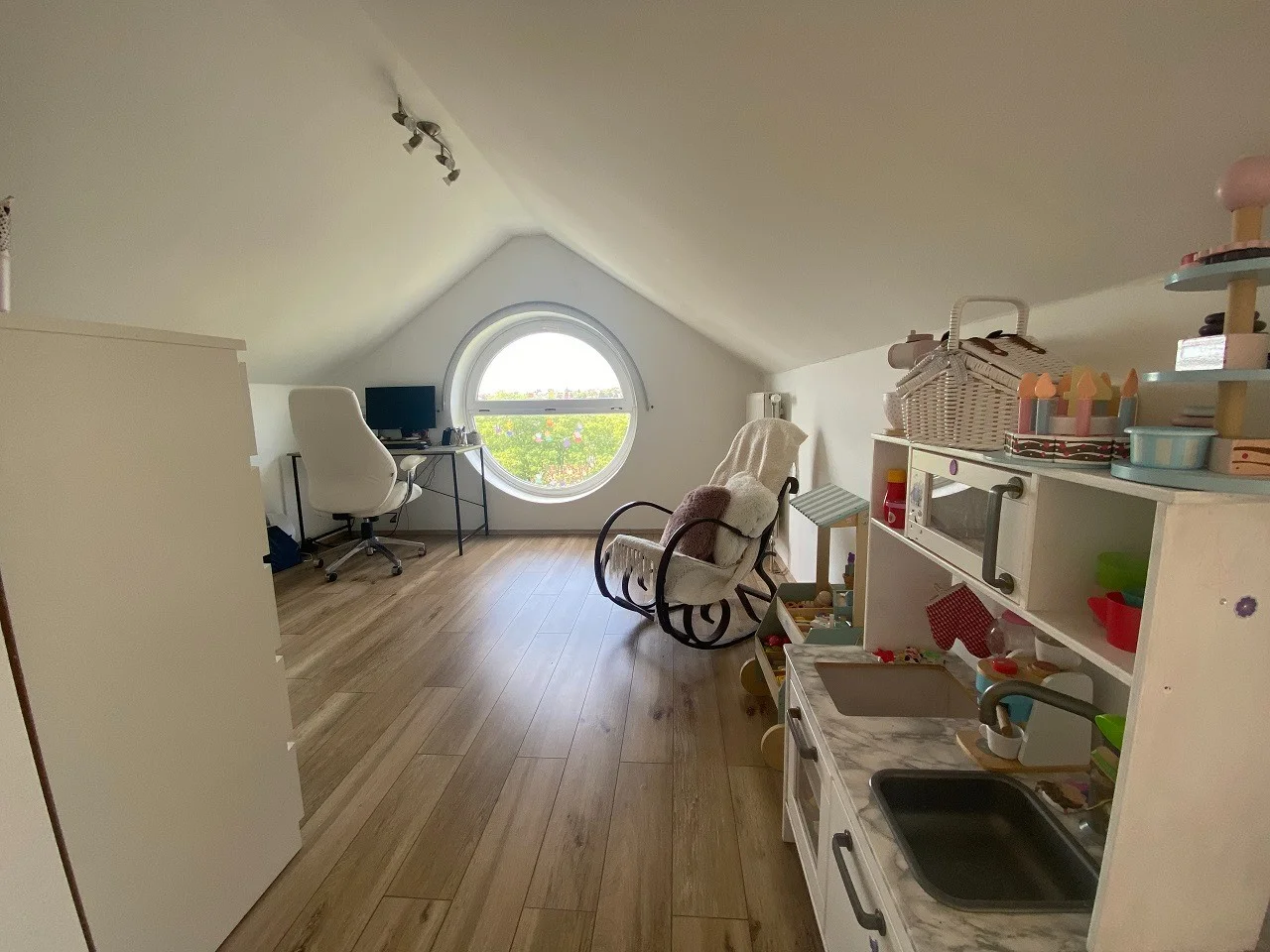 Pécsett a Diósi városrészen újszerű, lakóparki, panorámás, 2,5 szobás, tégla lakás, önálló garázzsal eladó! - Kép 9