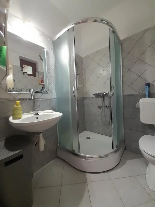 Mecsek-oldalban örökpanorámás 4 hálós, 2 fürdős, napelemes ház eladó - Kép 7