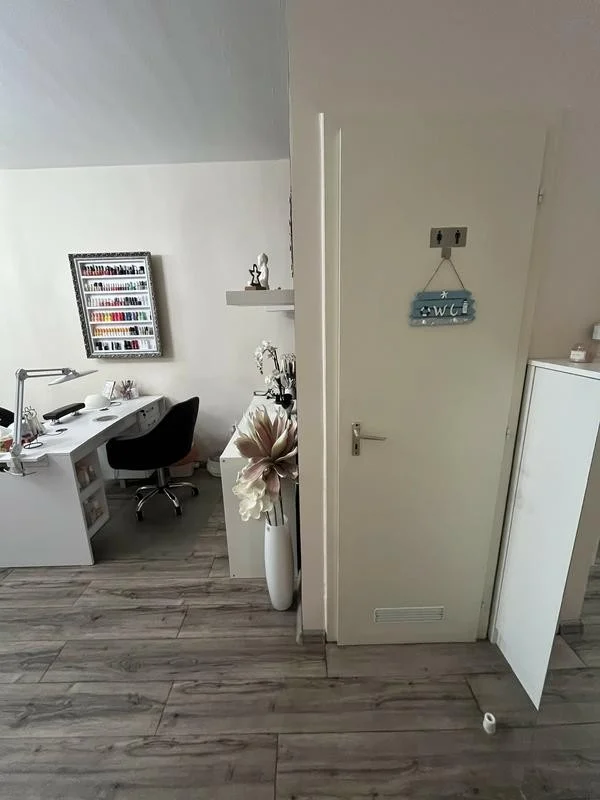 Eladó üzlethelyiség forgalmas üzletházban - Kép 8