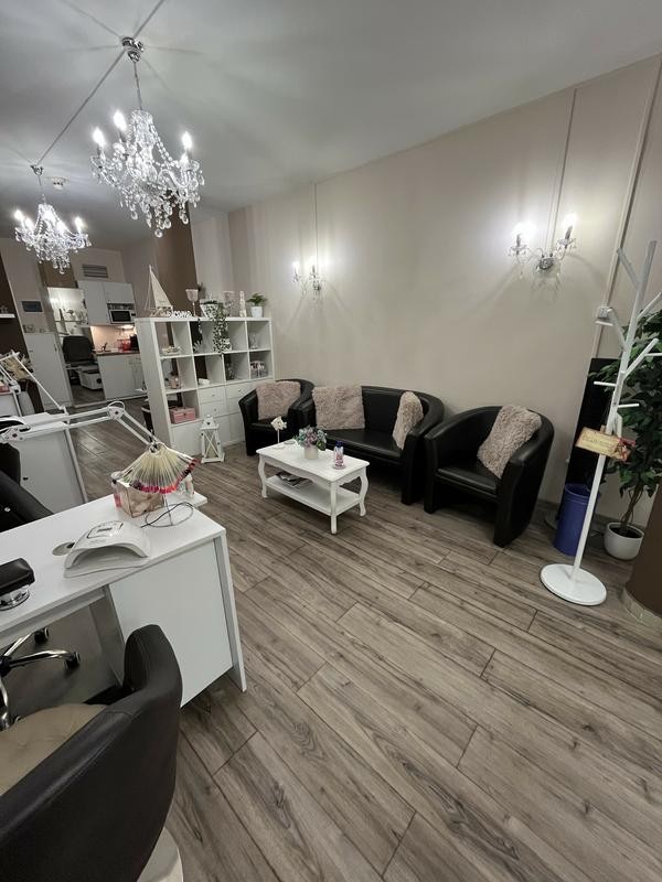 Eladó üzlethelyiség forgalmas üzletházban - Kép 2