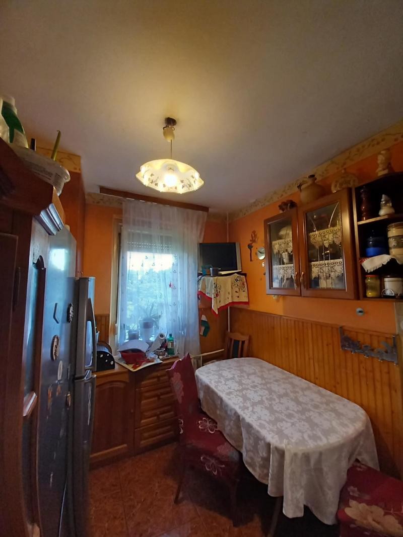 Eladó Pécs kertvárosi lakás - Kép 2