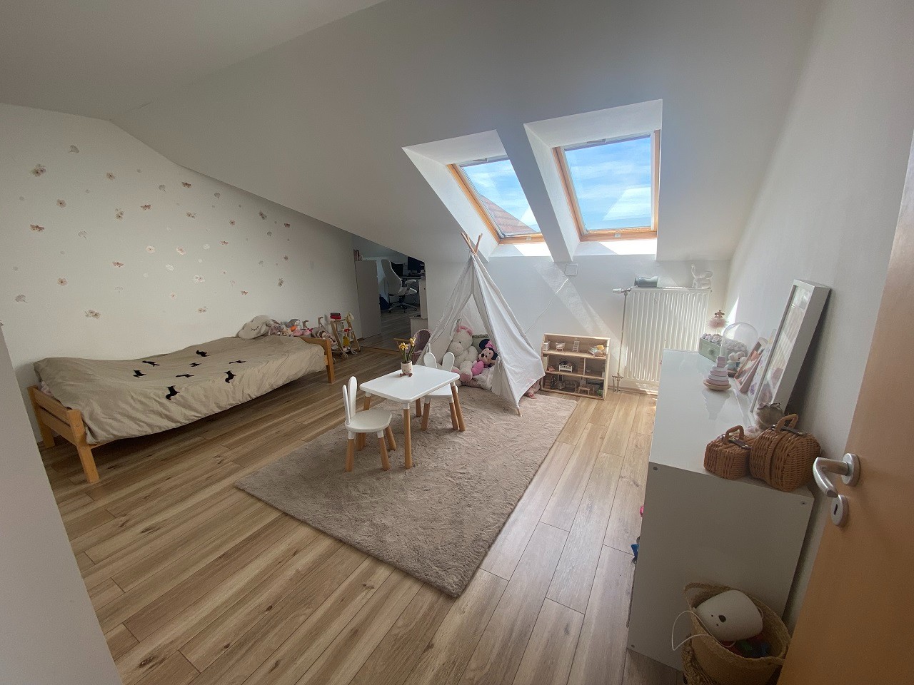 Pécsett a Diósi városrészen újszerű, lakóparki, panorámás, 2,5 szobás, tégla lakás, önálló garázzsal eladó! - Kép 7