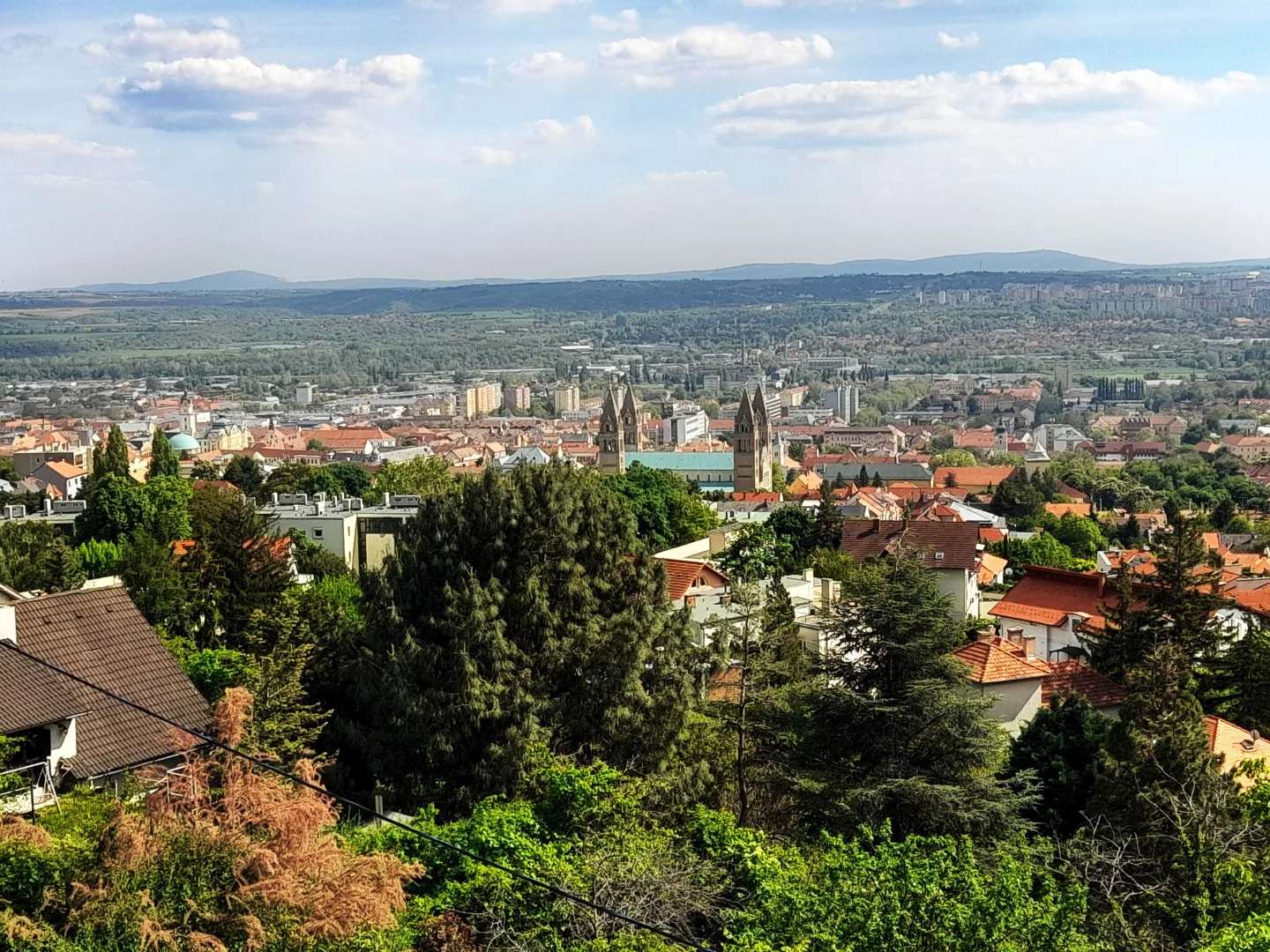 Mecsek-oldalban örökpanorámás 4 hálós, 2 fürdős, napelemes ház eladó - Kép 3