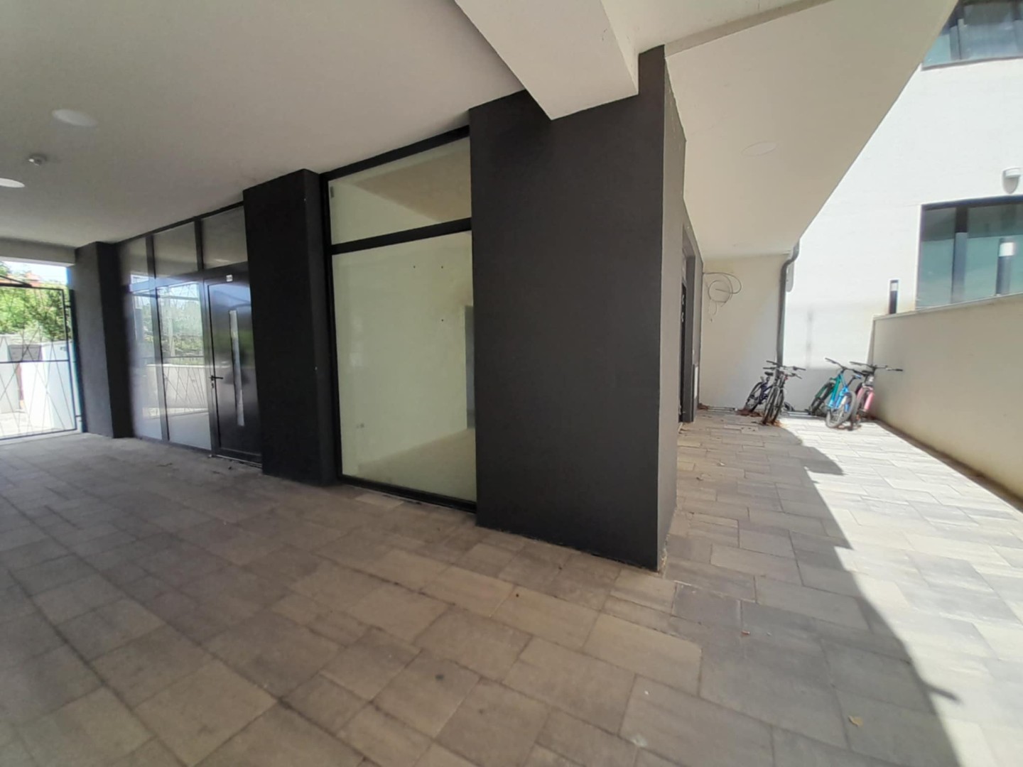 Új építésű üzlethelyiség a Mecsek oldalban eladó - Kép 4