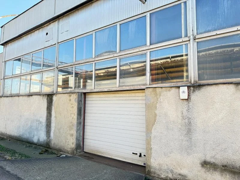 Pécs Belvárosában raktár kiadó - Kép 3