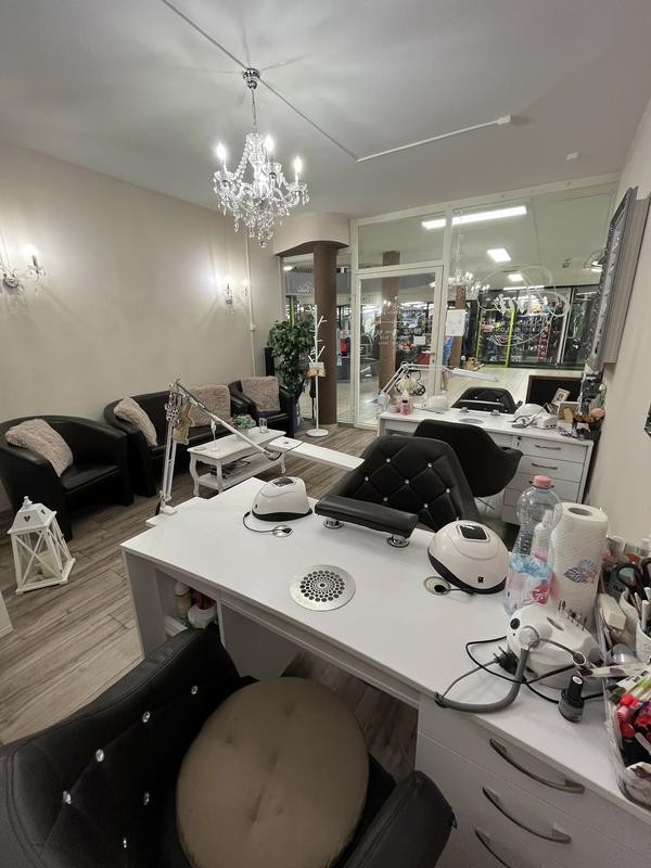 Eladó üzlethelyiség forgalmas üzletházban - Kép 4