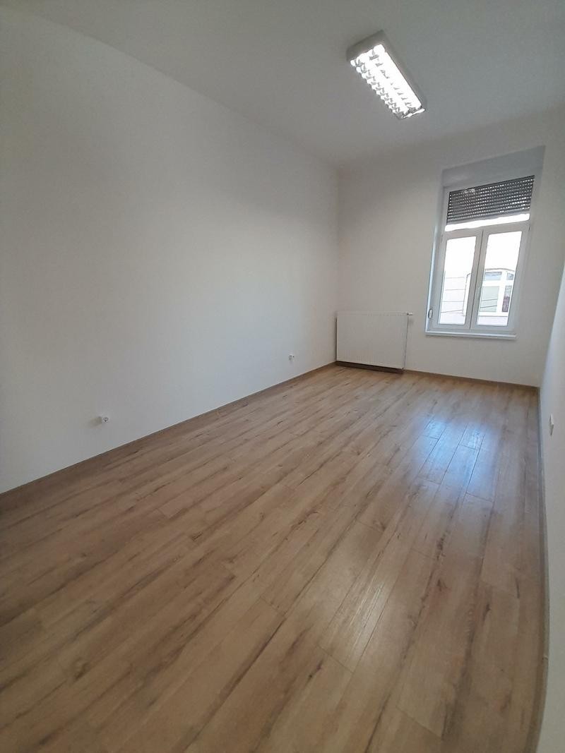 Kiadó belvárosi iroda Pécsen