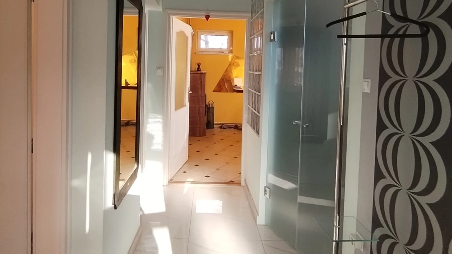 Családi ház gondozott udvarral eladó - Kép 5