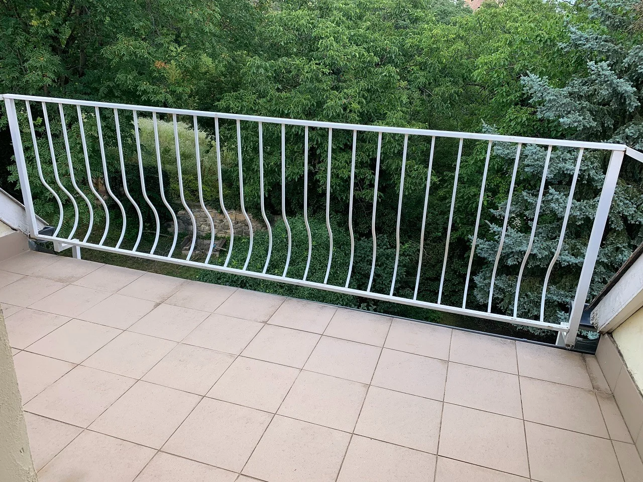 Pécs Egyetemvárosában, 2. emeleti, hőszigetelt, 3 hálószobás, panorámateraszos lakás eladó! - Kép 2