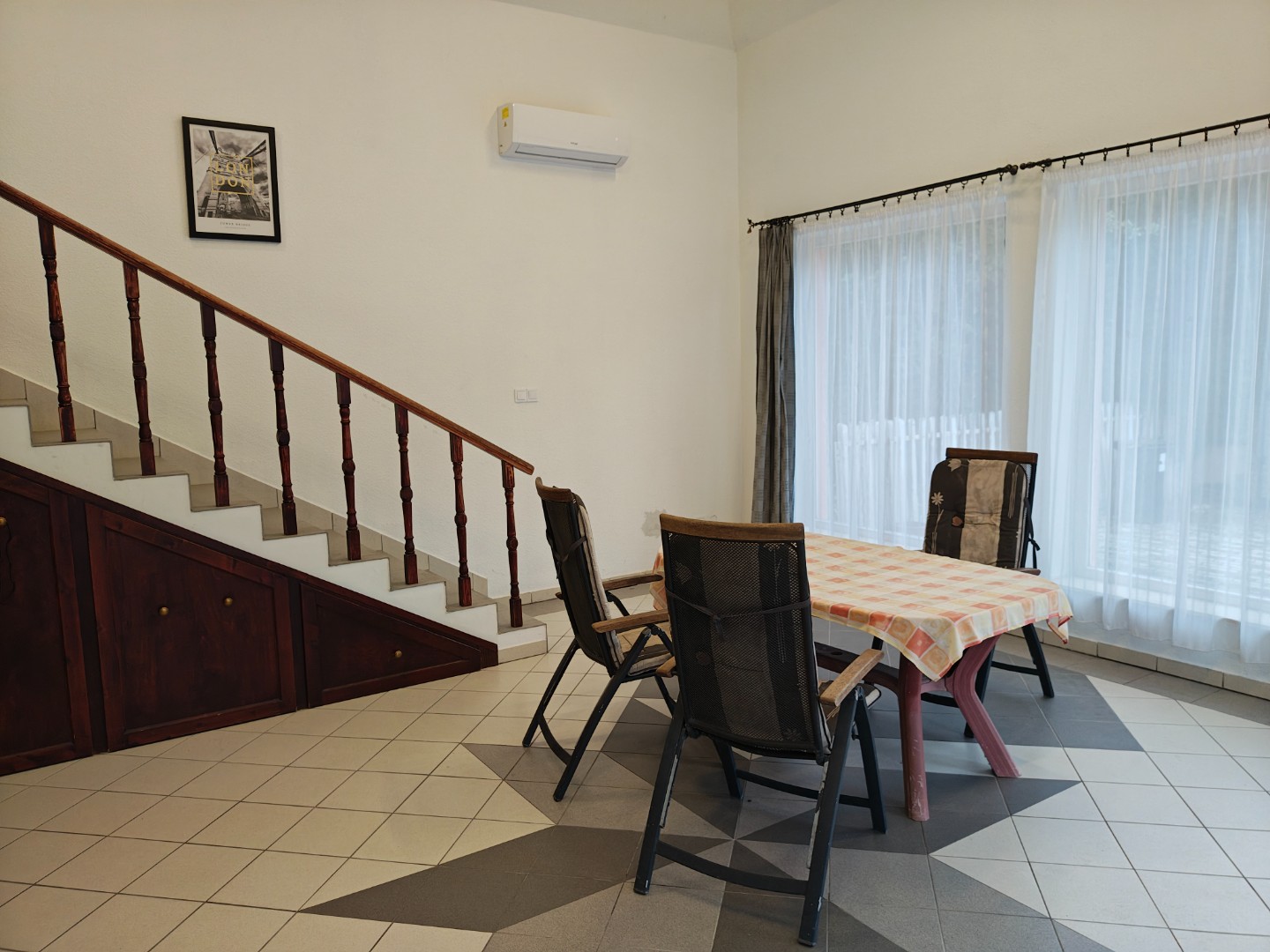 🏡 Eladó tetőteres családi ház Csepel határán – medencével, dupla garázzsal! - Kép 3