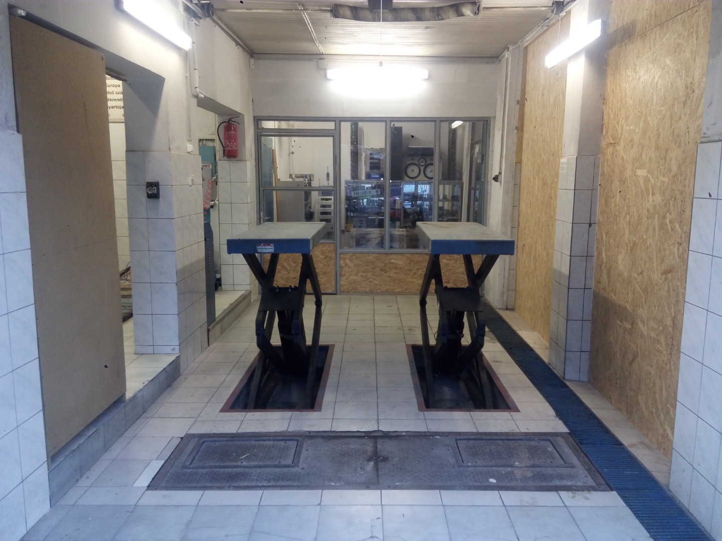 Autószerelő műhelykomplexum és lakások eladók! - Kép 4