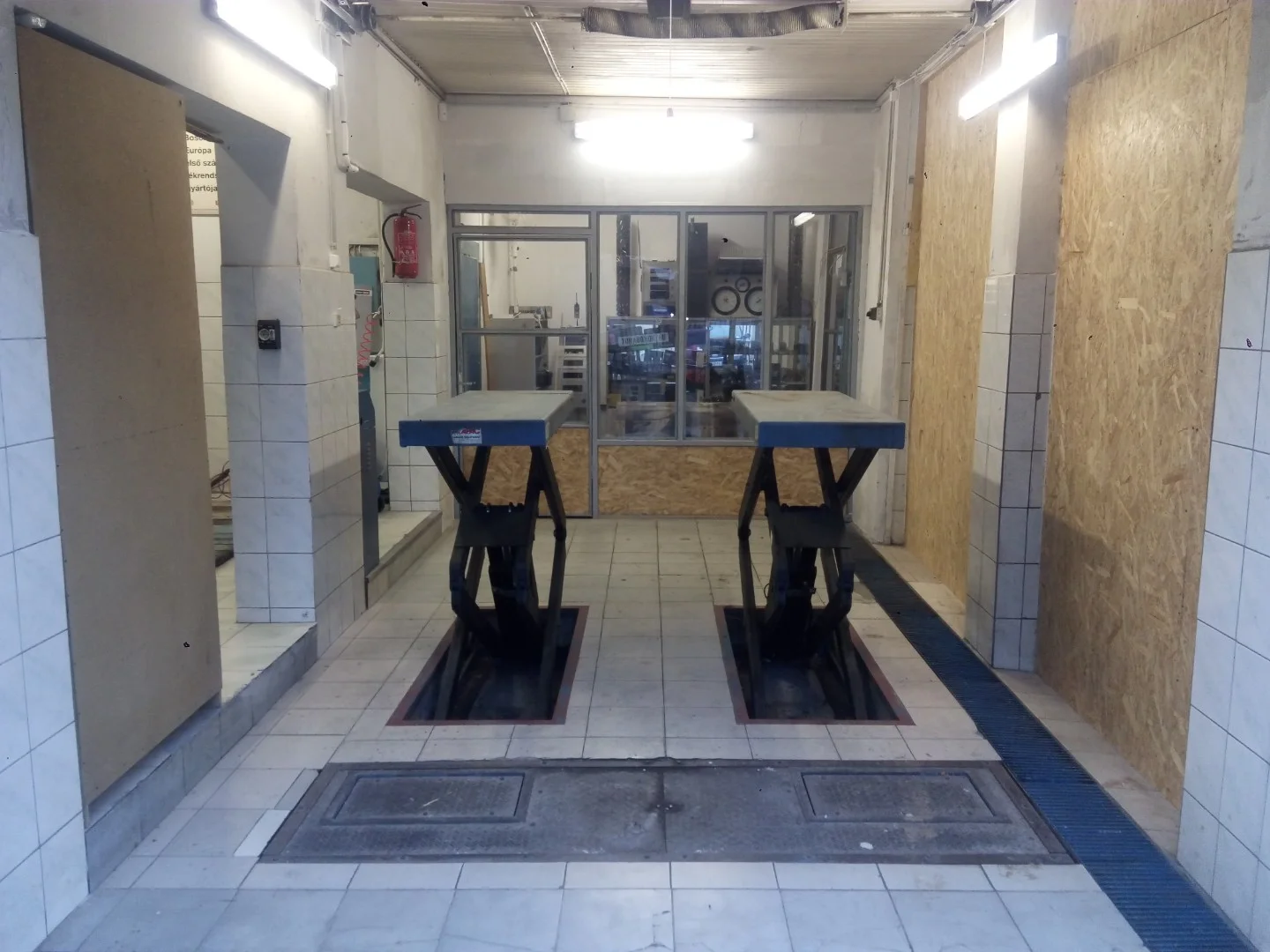 Autószerelő műhelykomplexum és lakások eladók! - Kép 4