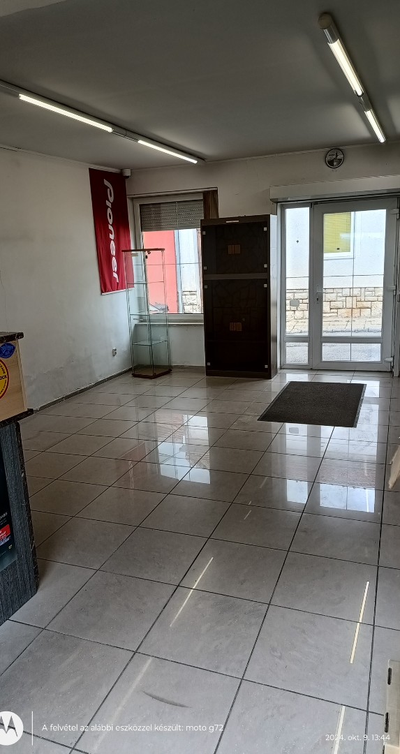 Pécsett 146m2-es ház, műhellyel eladó - Kép 10