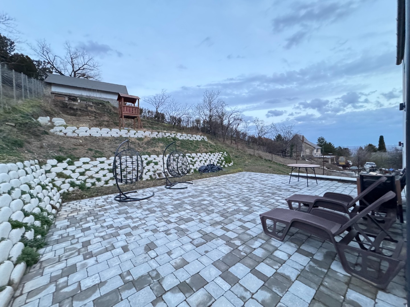 Eladó örökpanorámás, új építésű luxus családi ház - Kép 14