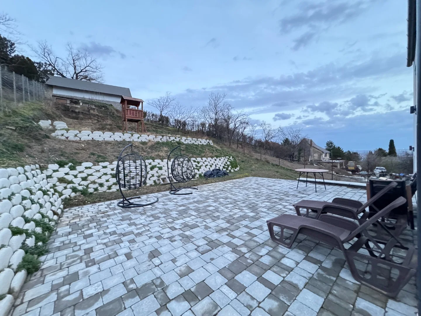 Eladó örökpanorámás, új építésű luxus családi ház - Kép 14