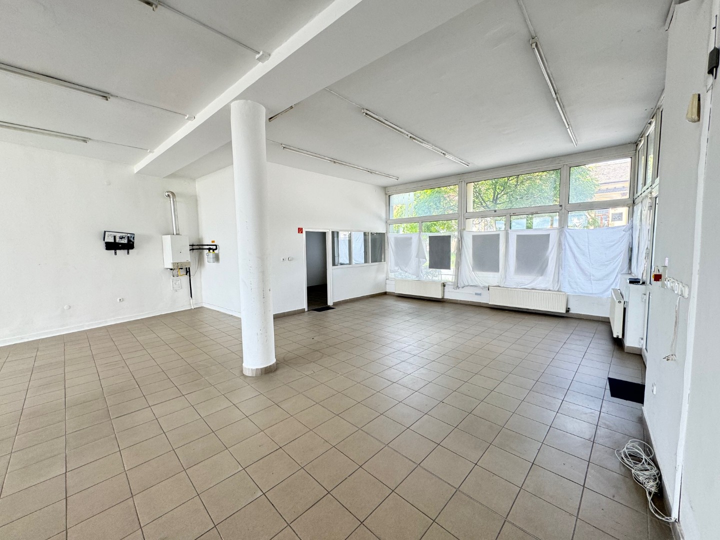 Kiadó utcafronti üzlet