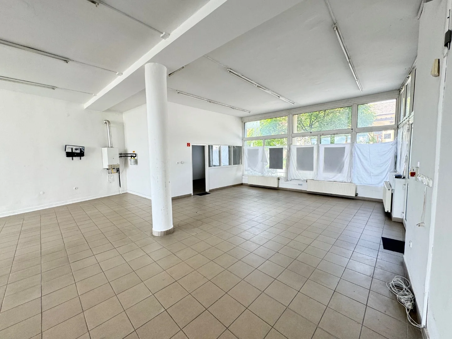 Kiadó utcafronti üzlet