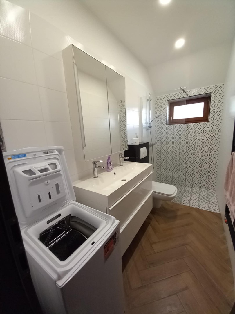 Pécs történelmi belvárosában 3 hálós felújított lakás - Kép 15