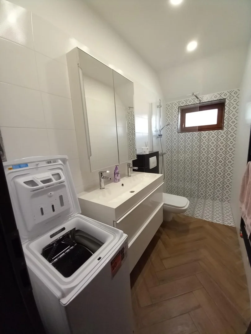 Pécs történelmi belvárosában 3 hálós felújított lakás - Kép 15