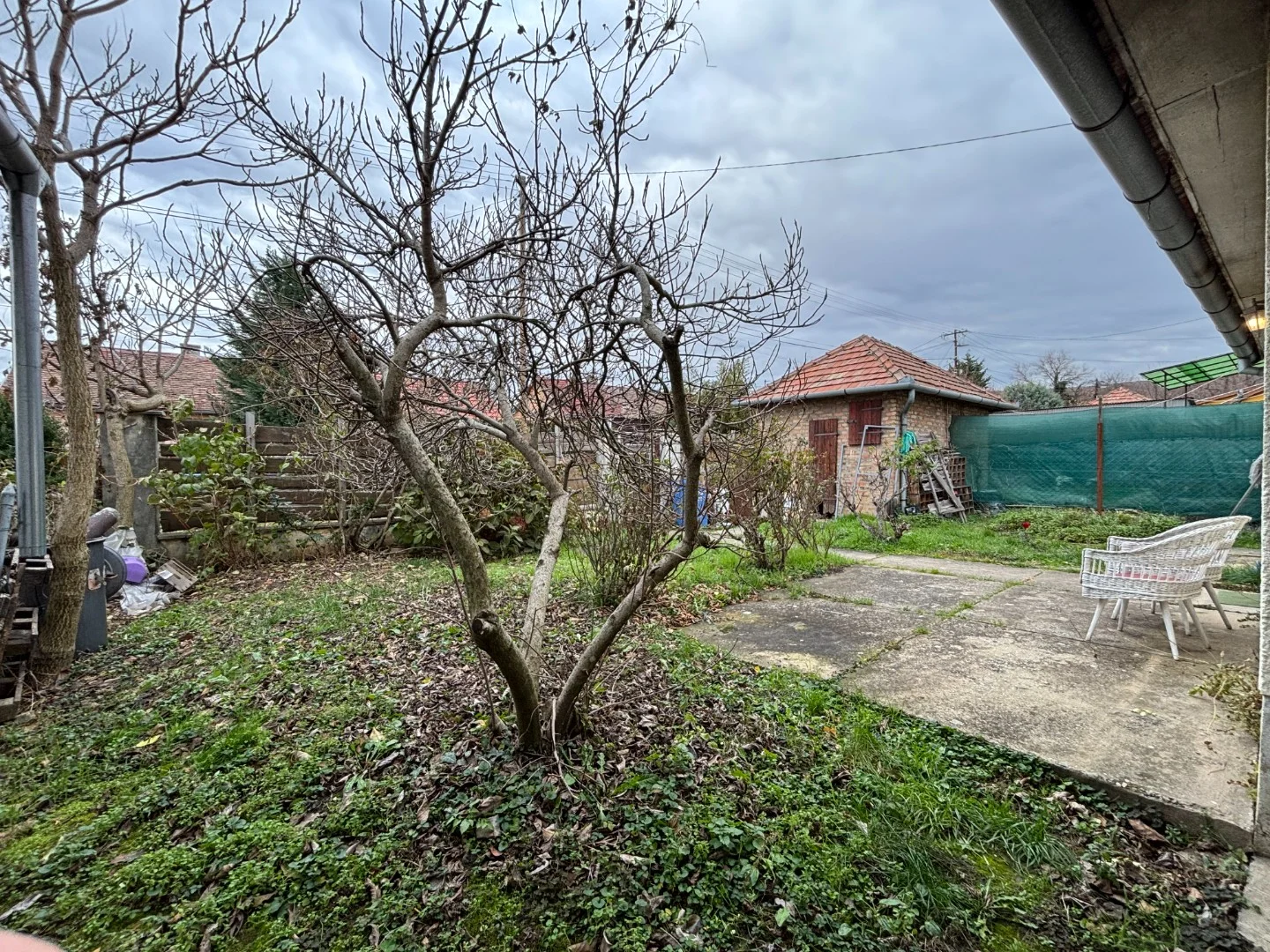 Pécs zöldövezeti részén, családi házas környezetben, 50 m2-es, jó állapotú, kertes ikerház eladó! - Kép 19