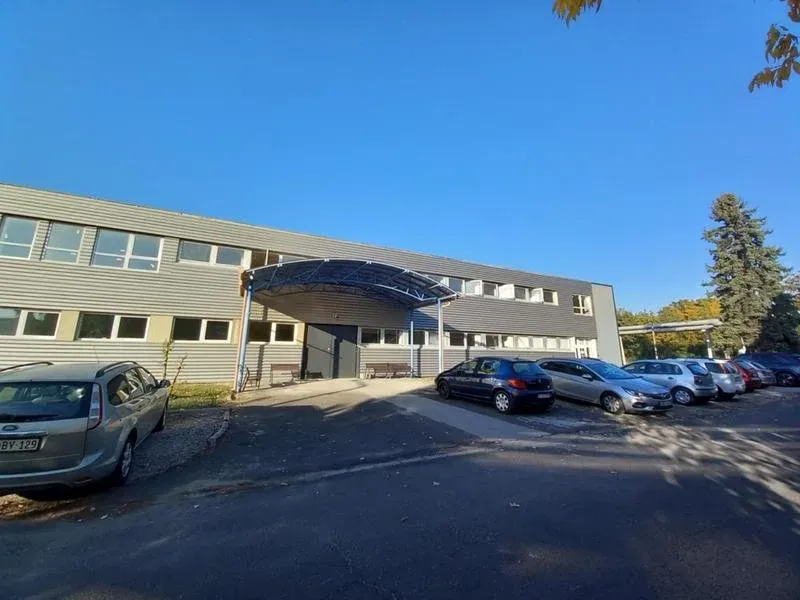 Kiadó iroda / szolgáltató helyiség