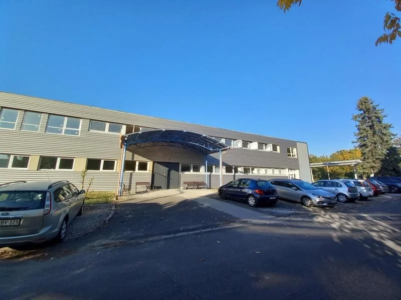 Kiadó iroda / szolgáltató helyiség