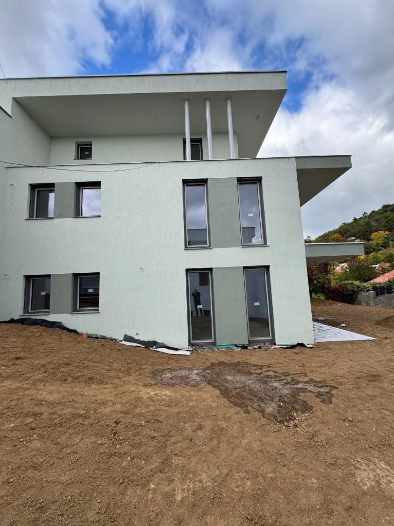 Eladó új építésű örök panorámás luxus penthouse iroda - Kép 2