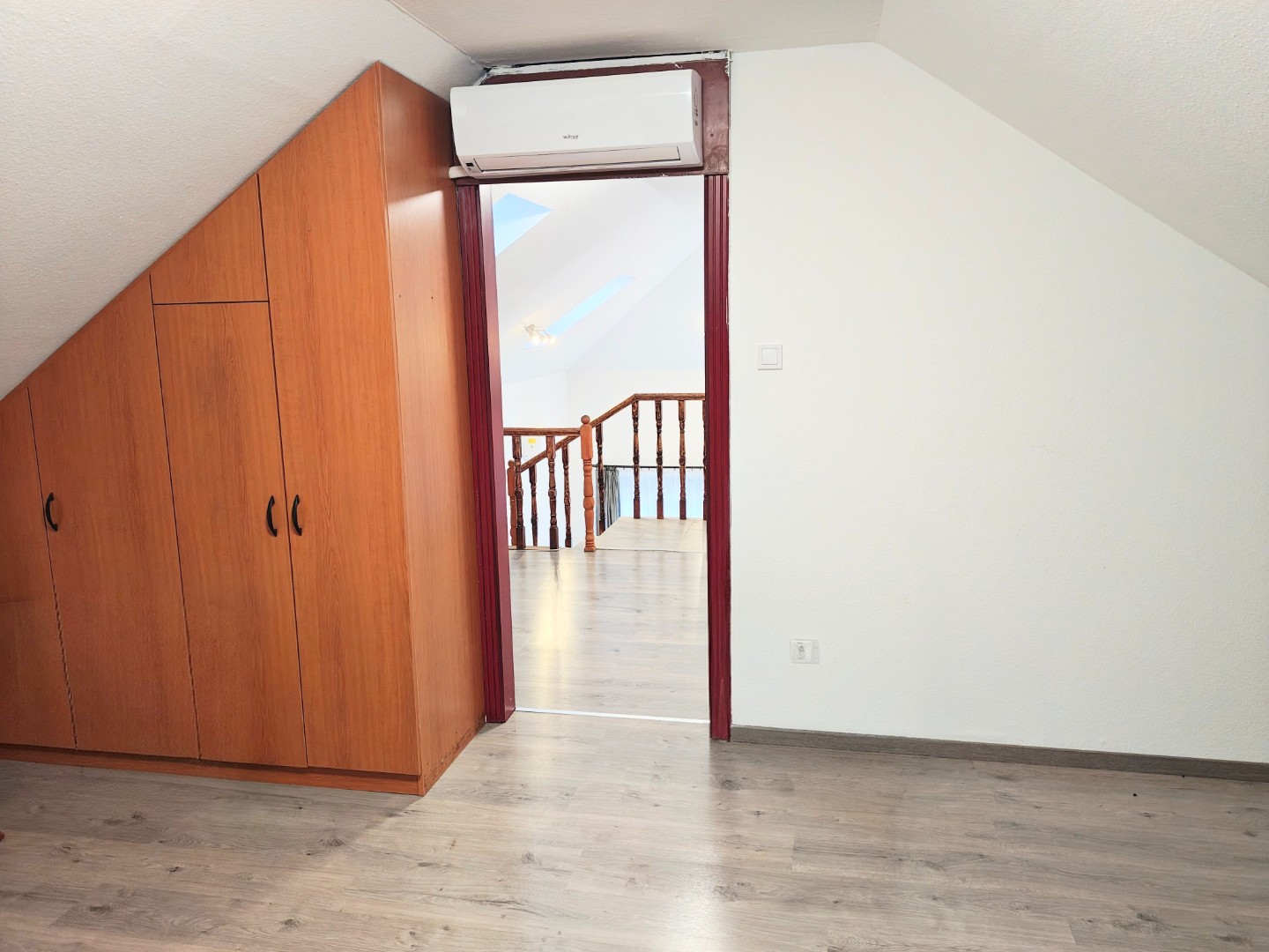 🏡 Eladó tetőteres családi ház Csepel határán – medencével, dupla garázzsal! - Kép 9