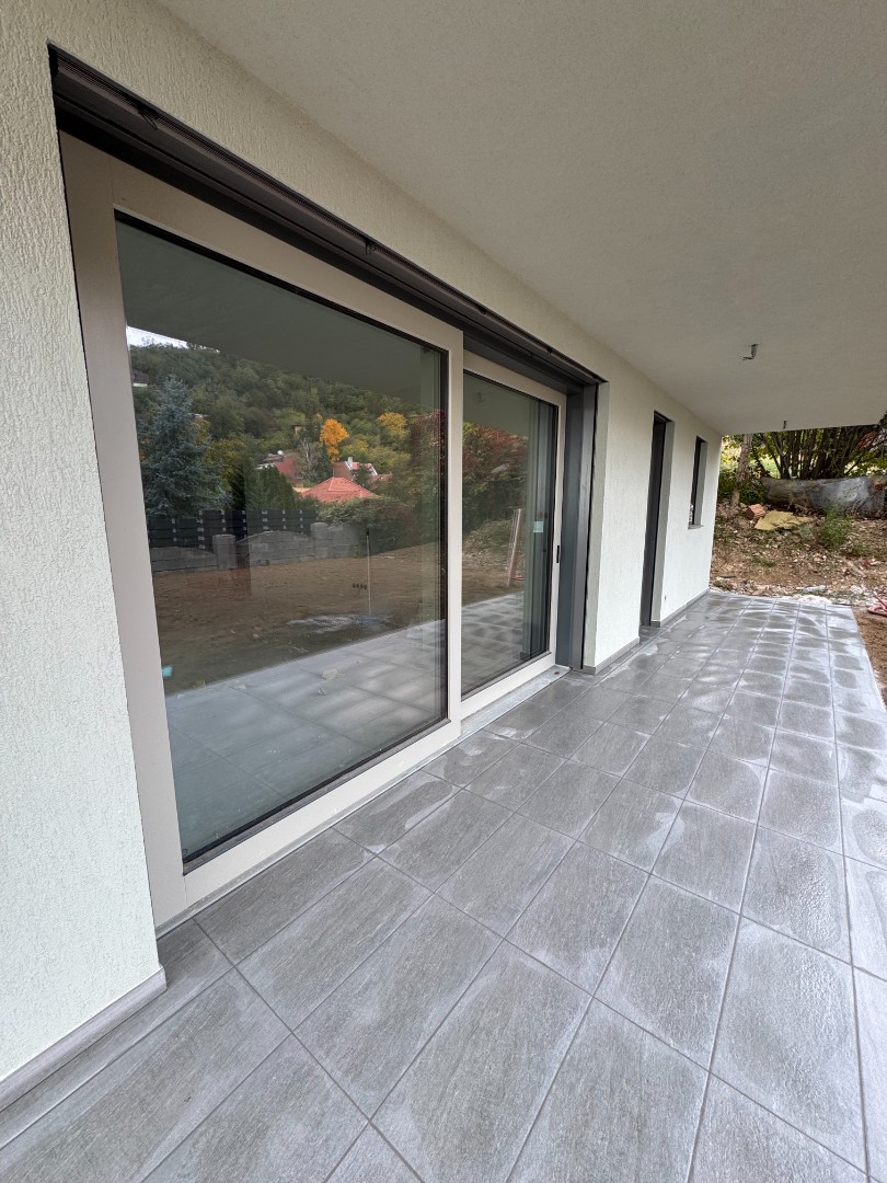 Új luxus lakás panorámával, kertkapcsolattal eladó a Mecseken - Kép 3