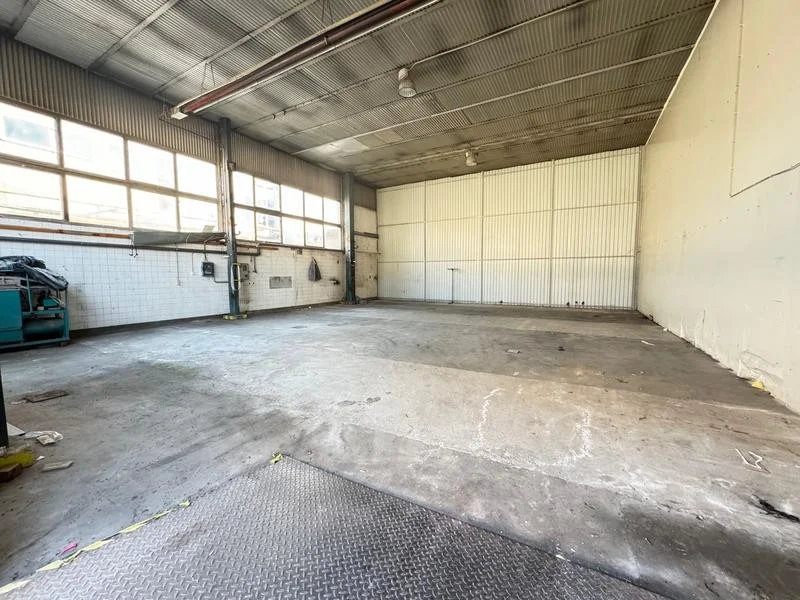 Pécs Belvárosában raktár kiadó - Kép 4