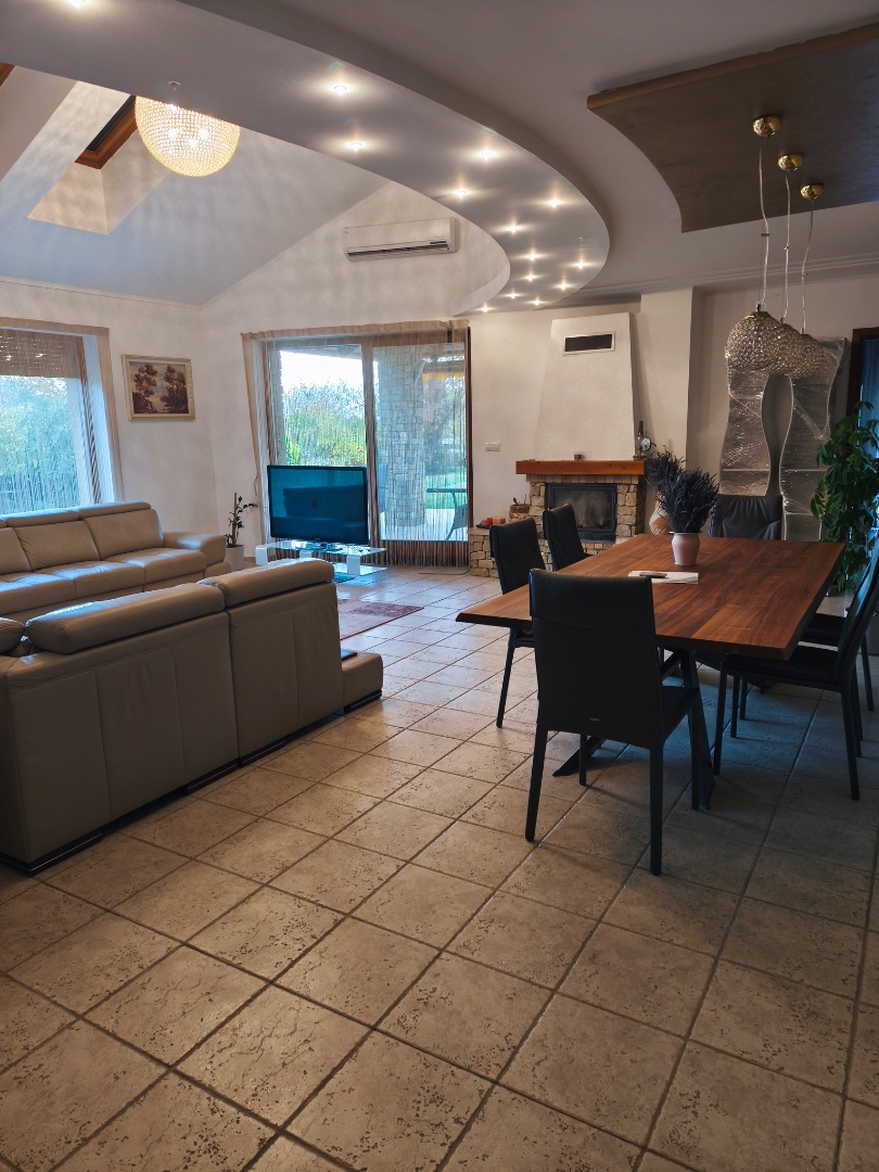 Mediterrán hangulatú családi ház Vértesszőlősön - Kép 5