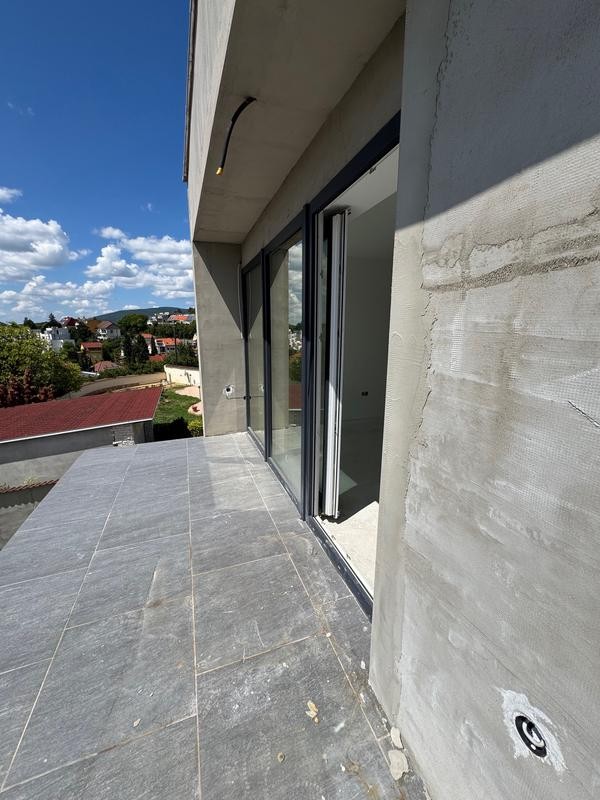 Eladó új építésű társasházi lakás