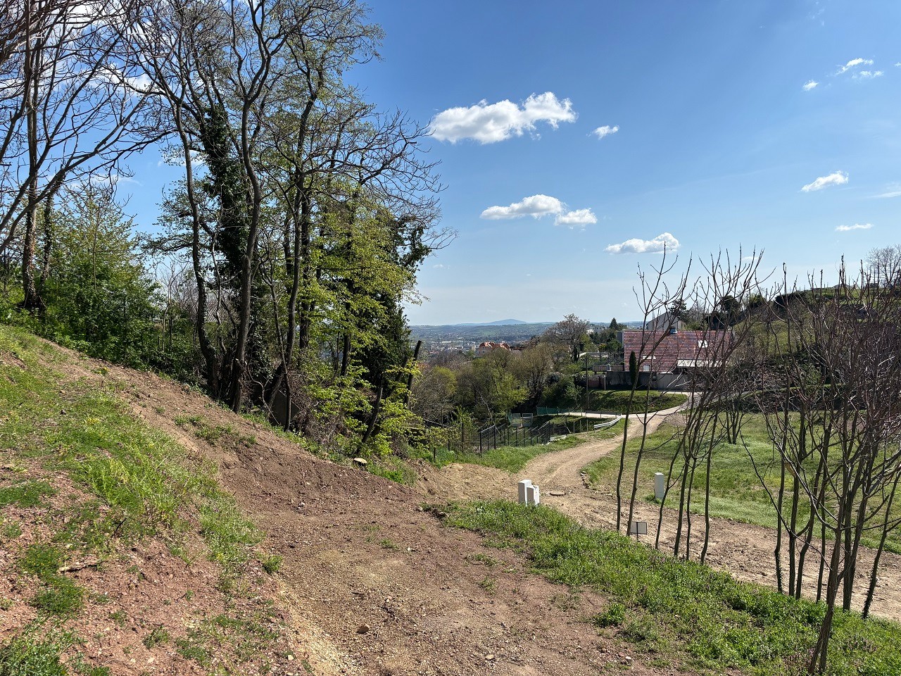Pécs Donátusi részen zöldövezeti, városi panorámás építési telek eladó!