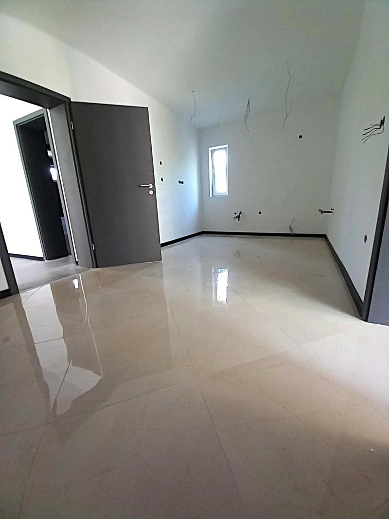 Eladó luxus lakás nagy terasszal - Kép 4