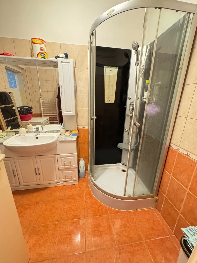 Eladó családi ház garázzsal - Kép 10