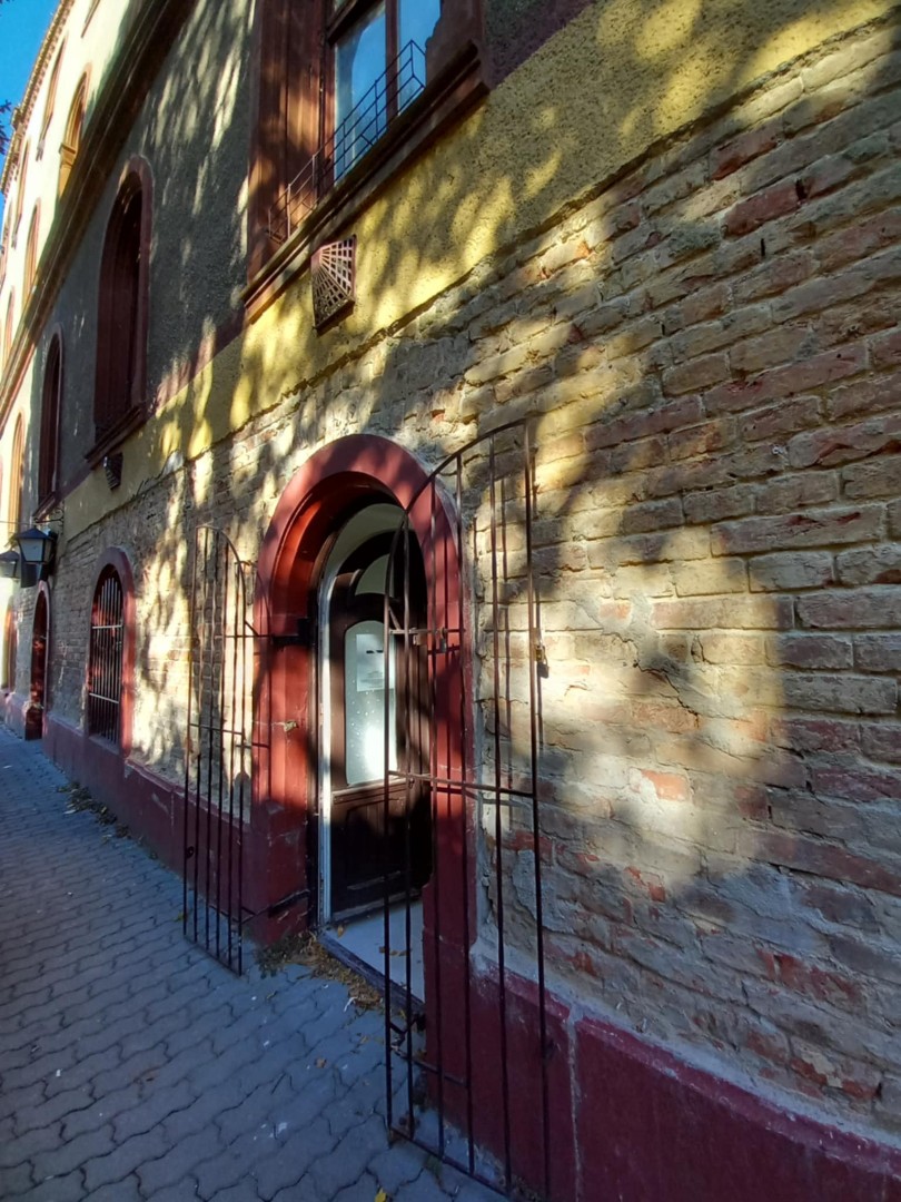 Pécs belvárosában utcafronti üzlethelyiség eladó