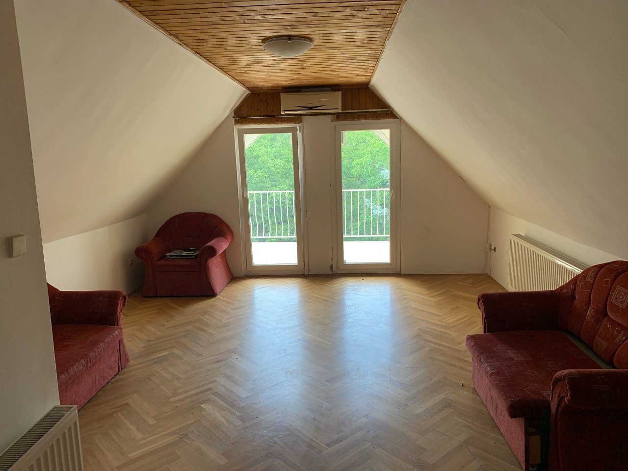 Pécs Egyetemvárosában, 2. emeleti, hőszigetelt, 3 hálószobás, panorámateraszos lakás eladó!