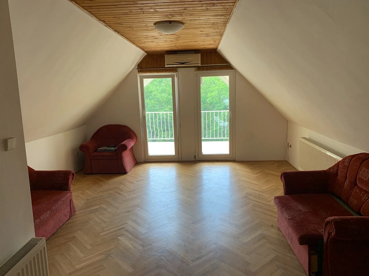 Pécs Egyetemvárosában, 2. emeleti, hőszigetelt, 3 hálószobás, panorámateraszos lakás eladó!