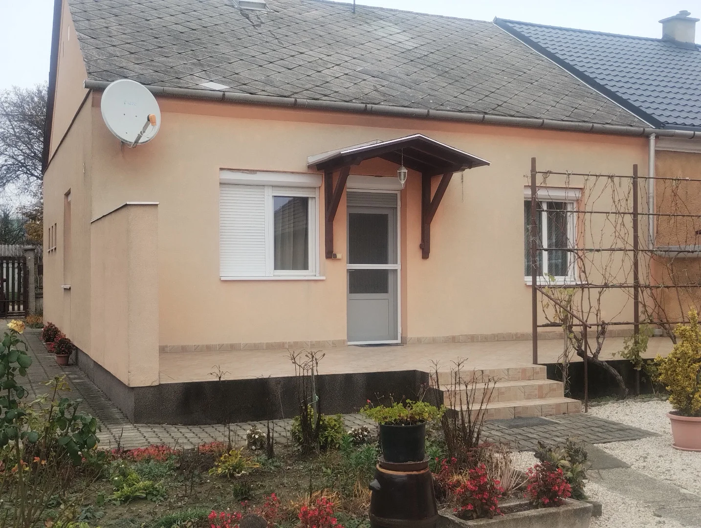 Székesfehérváron családi ház eladó - Kép 2
