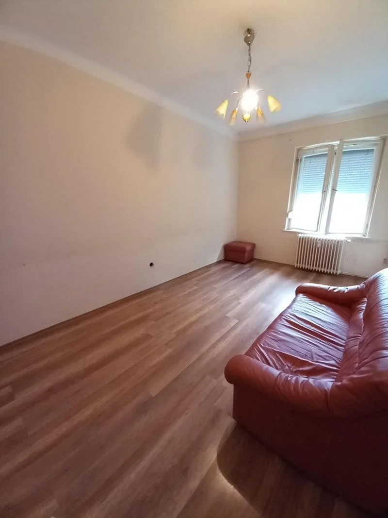 Pécsett a Zsolnay negyedben 2 szobás, erkélyes tégla lakás eladó - Kép 3